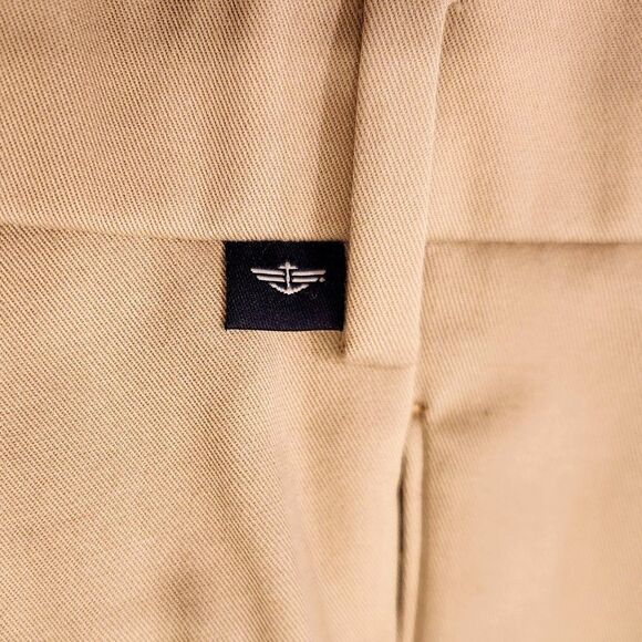 NWOT Dockers 32 x 30 Khaki Pants Pleated Relaxed Fit - Picture 6 of 7